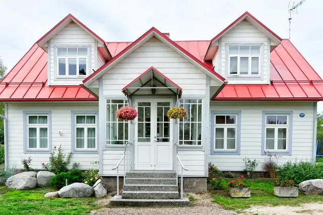 Casa con galería y jardín