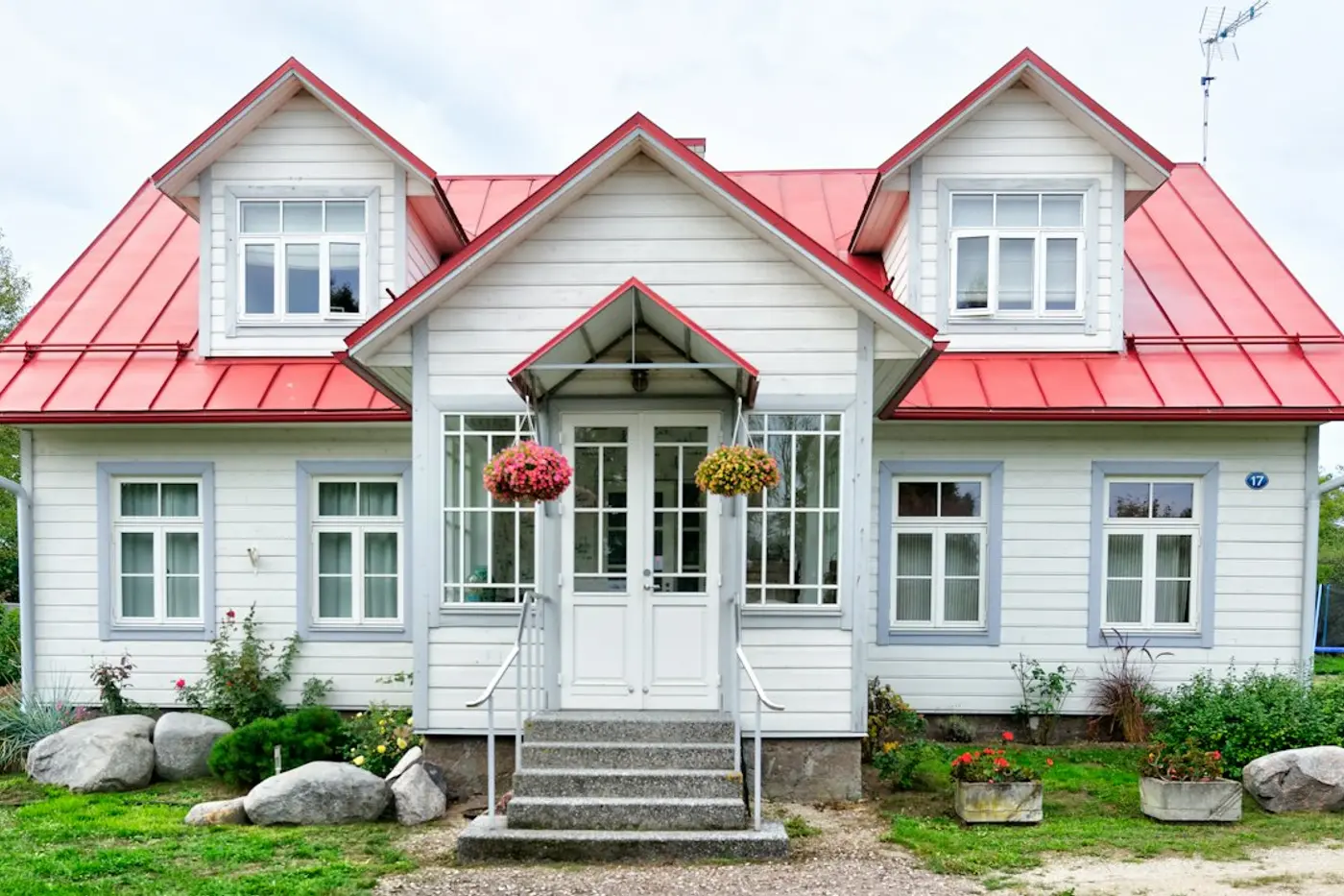 Casa con galería y jardín